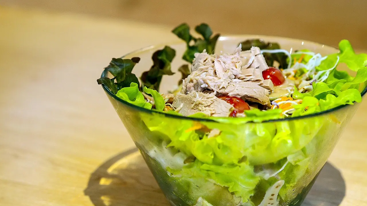 salata sa tunjevinom, pixabay-657046aff2390.webp