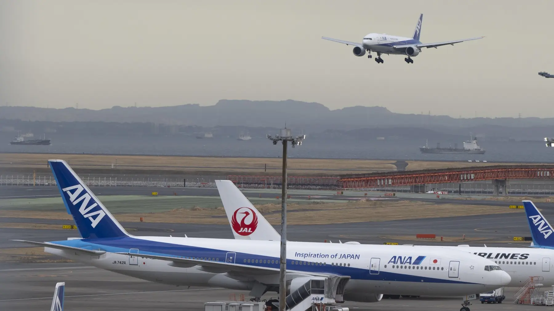 boing 777 kompanije ANA sleće u Tokio - 2 mart 2023 - profimedia-65a2a9c868dfb.webp