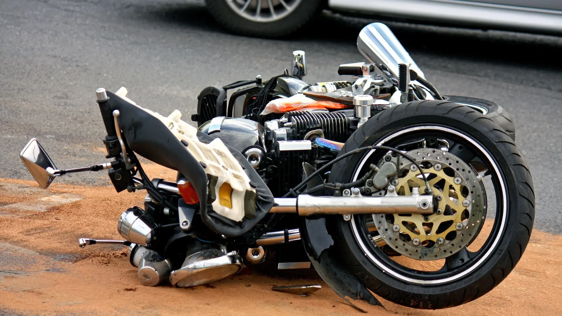 motociklista, motocikl, motor, saobraćajna nesreća, sudar - profimedia-65a93b56b849a.webp