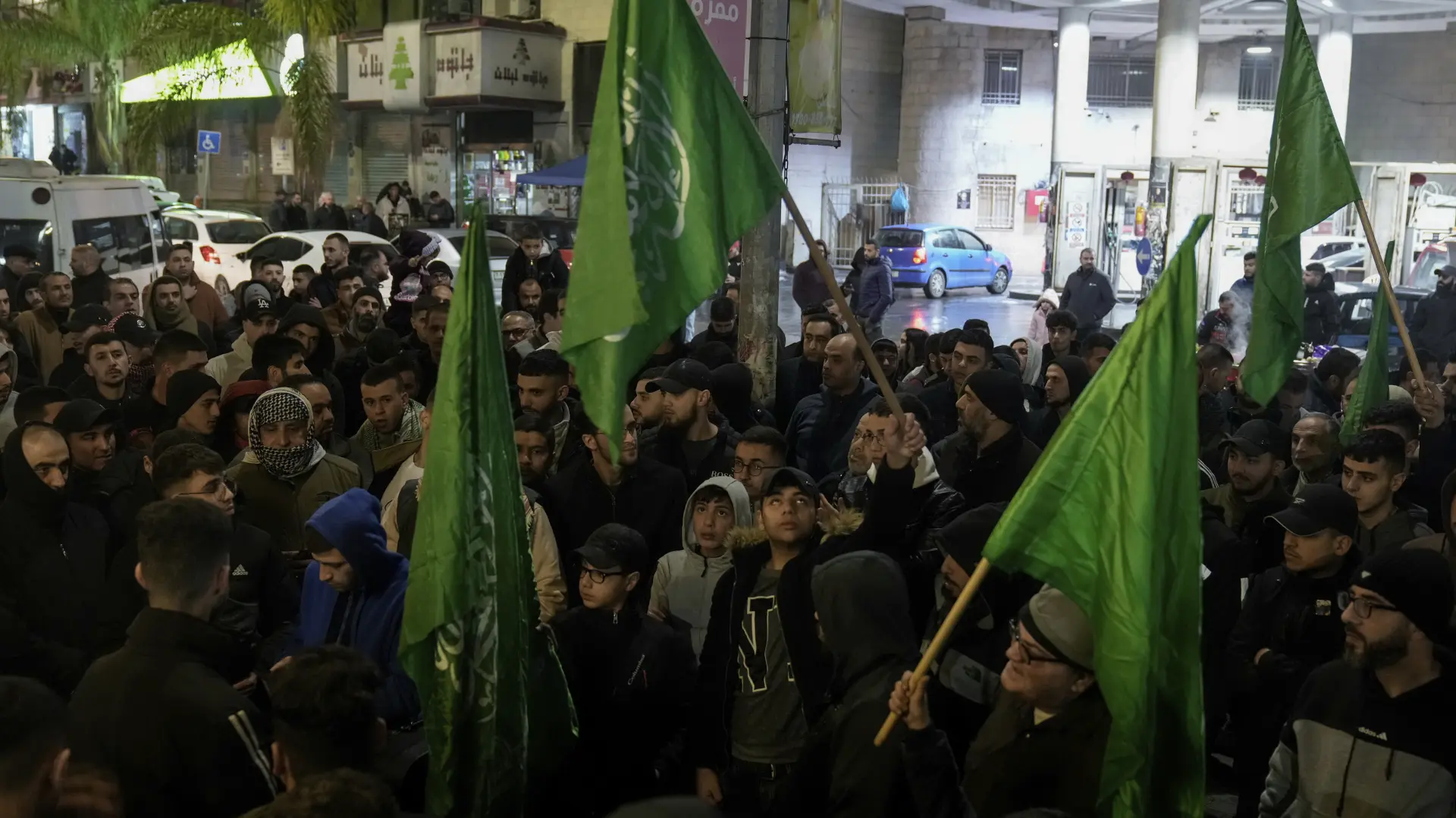 palestinski demonstranti zastave hamasa bejrut AP PhotoMajdi Mohammed tanjug-65950f3f64eeb.webp