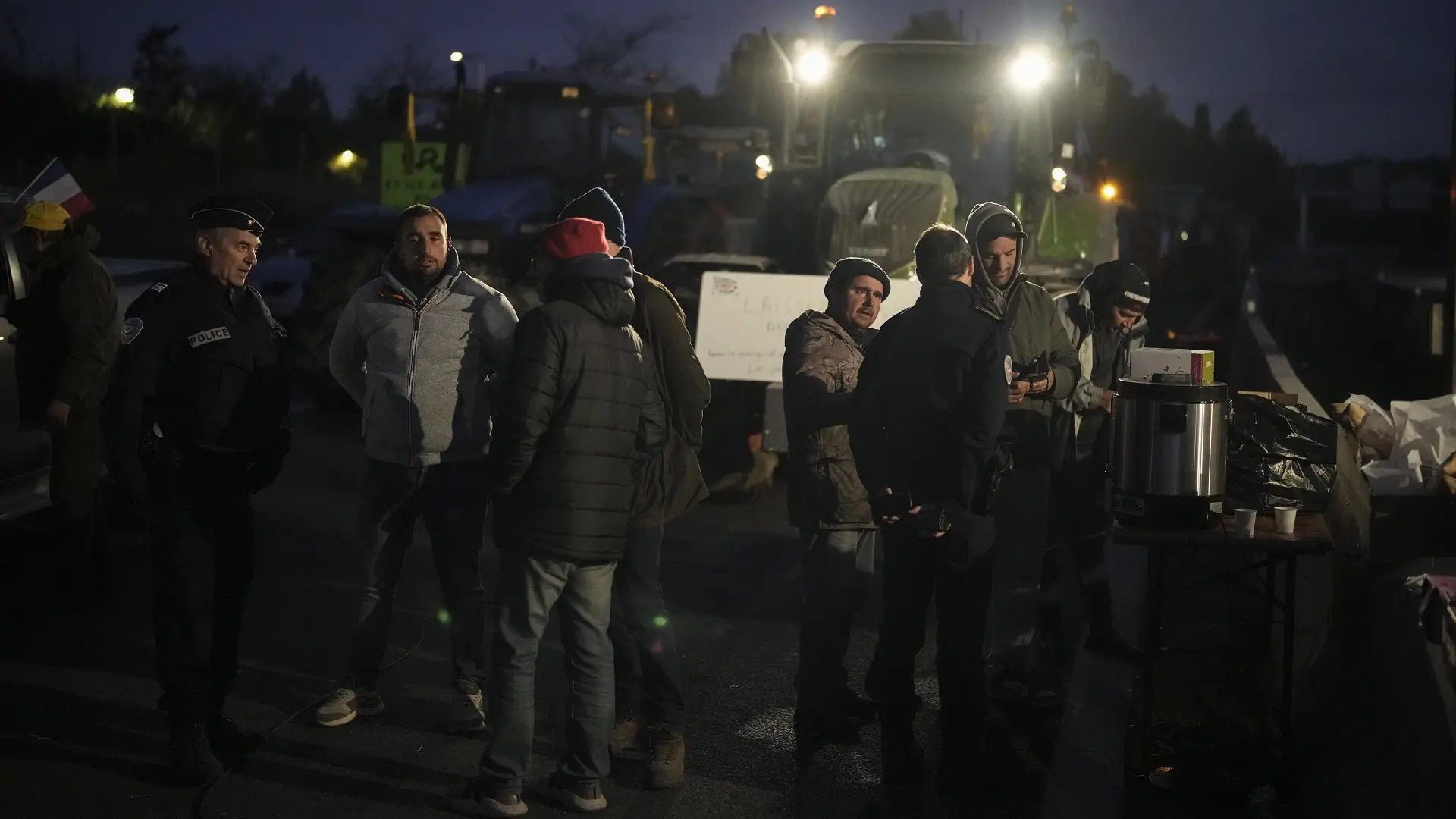 protest poljoprivrednika u frnacuskoj, 30 jan 2024 - foto AP Photo Daniel Cole Tanjug-65b8bd29cc168.webp