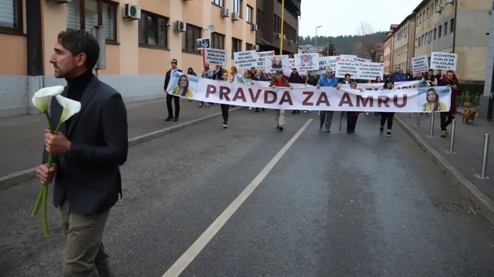 Amra K šetnja Tuzla protest-65da00732dafe.webp