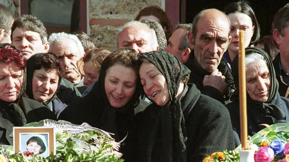 gračanica, sahrana poginulih u autubusu niš ekspresa kod livadica - 21 feb 2001 - profimedia-65cf18536ab4d.webp