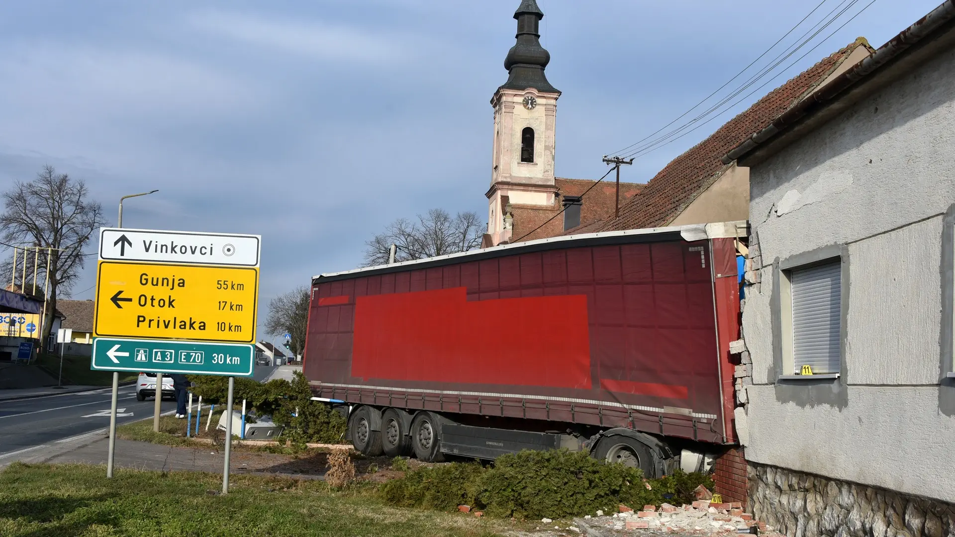 kamion udario u kuću, mirkovci, hrvatska - 7 feb 2024 - foto Tanjug Foto Hina (3)-65c3824238bbd.webp