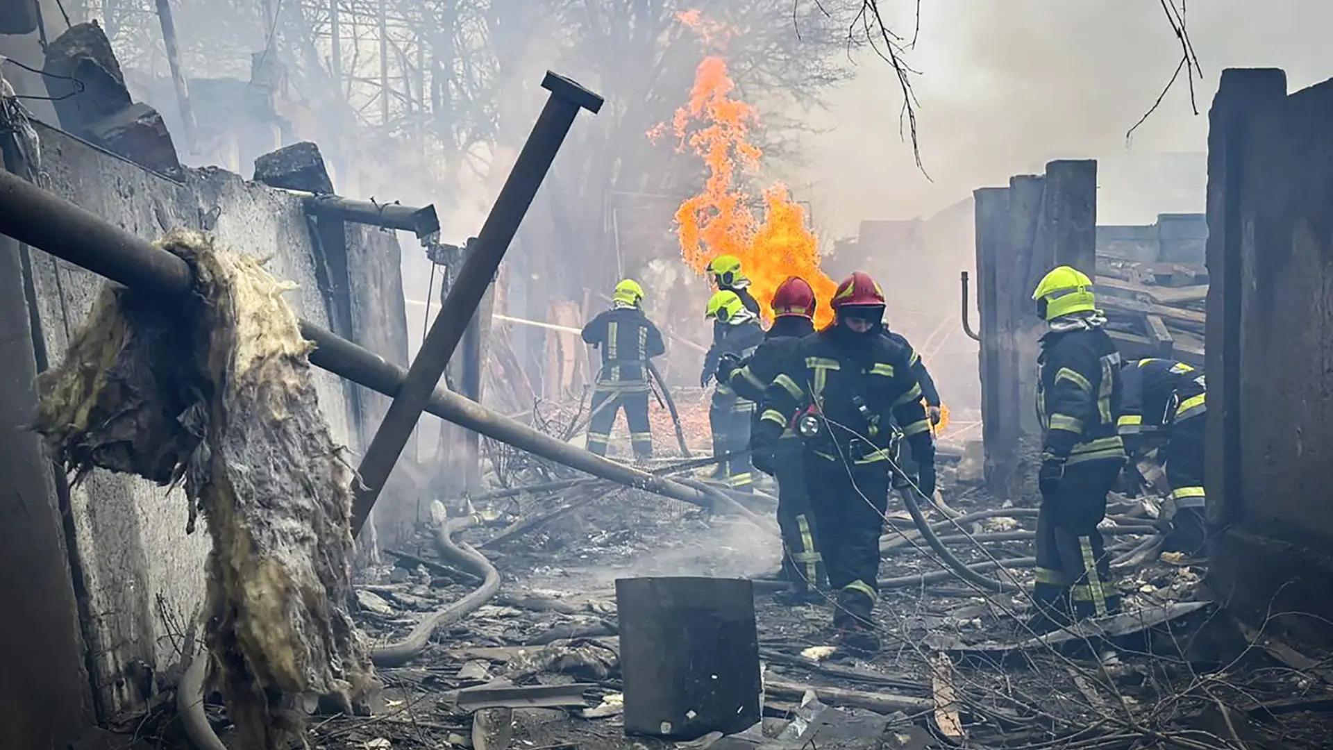 odesa, ruski raketni napad na odesu, rat u ukrajini, ukrajina, 15 mart 2024 - foto AP Photo Victor Sajenko Tanjug (6)-65f44bdebf7ee.webp