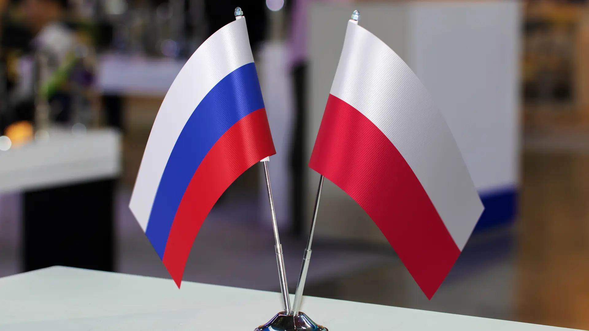 ruska poljska zastava shutterstock-660198b2788ba.webp