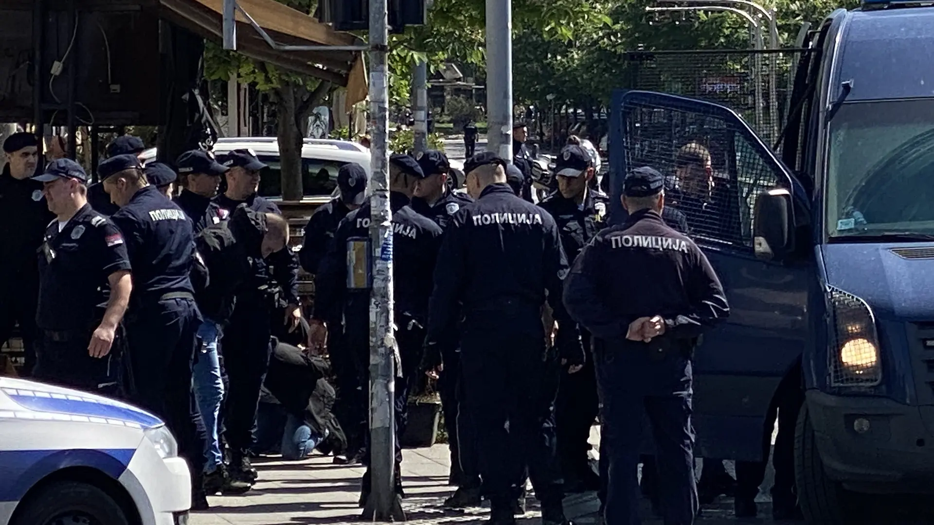 akcija policije kod vukovog spomenika, policija, beograd - 20 april 2024 - foto Tanjug Marko Đoković (4)-6623af84d8b80.webp