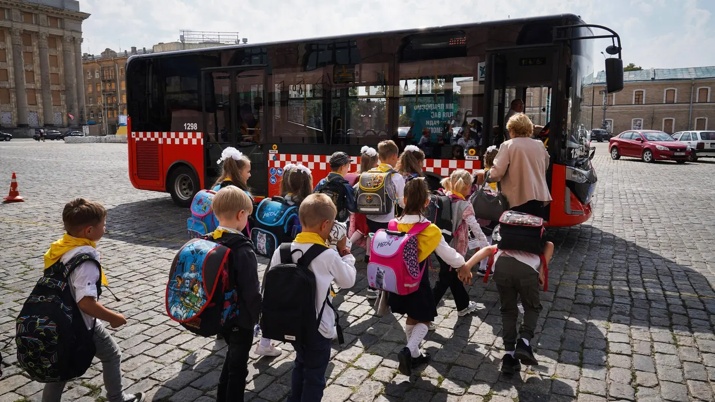 harkov, ukrajina, deca, školski autobus, đaci, učenici - 4 sept 2023 - profimedia-662b974ad5f46.webp