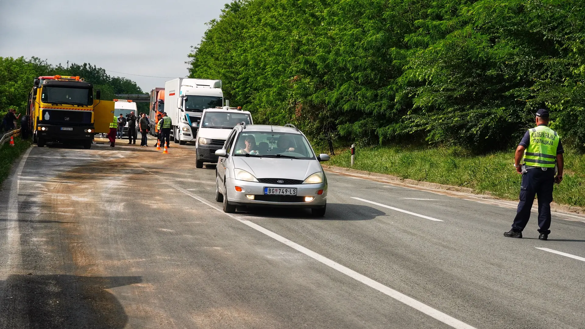 saobraćajna nesreća kod mladenovca, sudar džipa i autobusa - 29 maj 2024 - TANJUG VLADIMIR ŠPORČIĆ (1)-6656df2daba15.webp