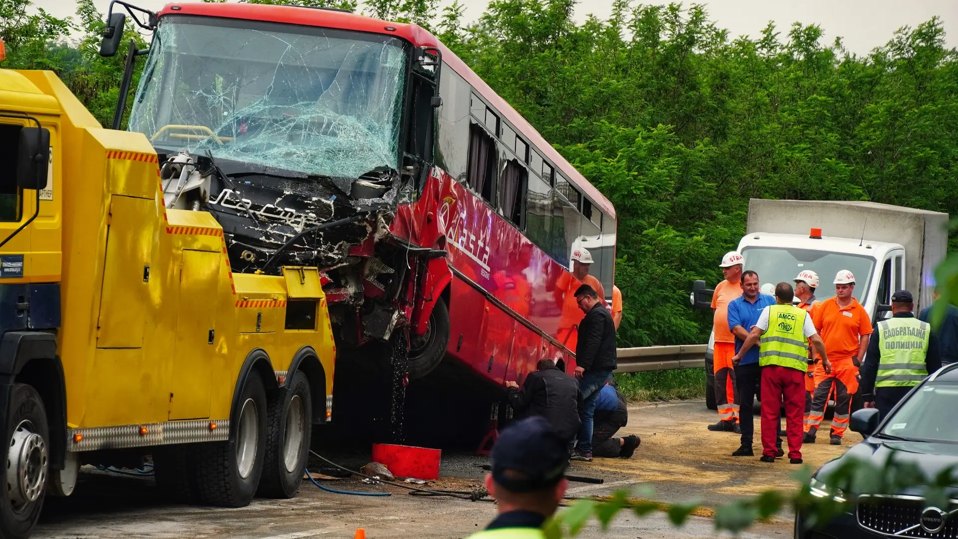 saobraćajna nesreća kod mladenovca, sudar džipa i autobusa - 29 maj 2024 - TANJUG VLADIMIR ŠPORČIĆ (4)-6656e093a1264.webp