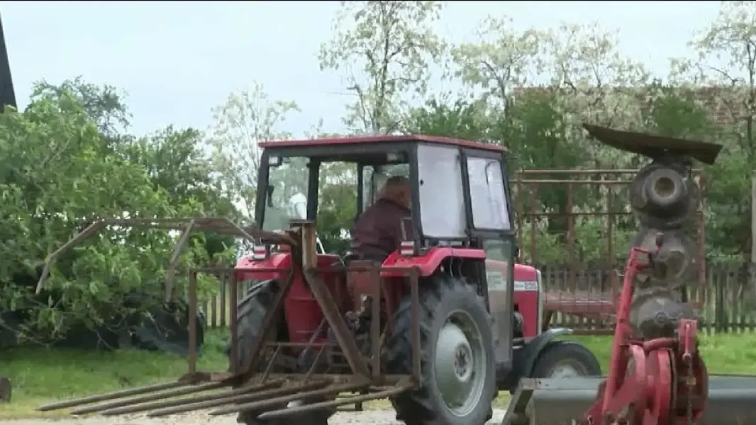 traktor selo Obrijež Semberija-663facf236e4e.webp