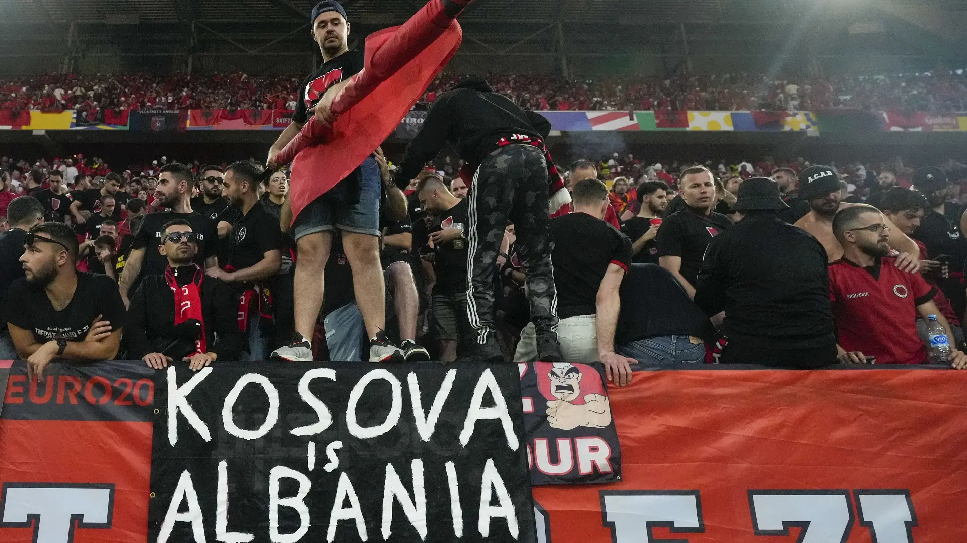 albanski navijači, kosovo je albanija - 24 jun 2024 - AP Photo Frank Augstein Tanjug-6679d851280df.webp
