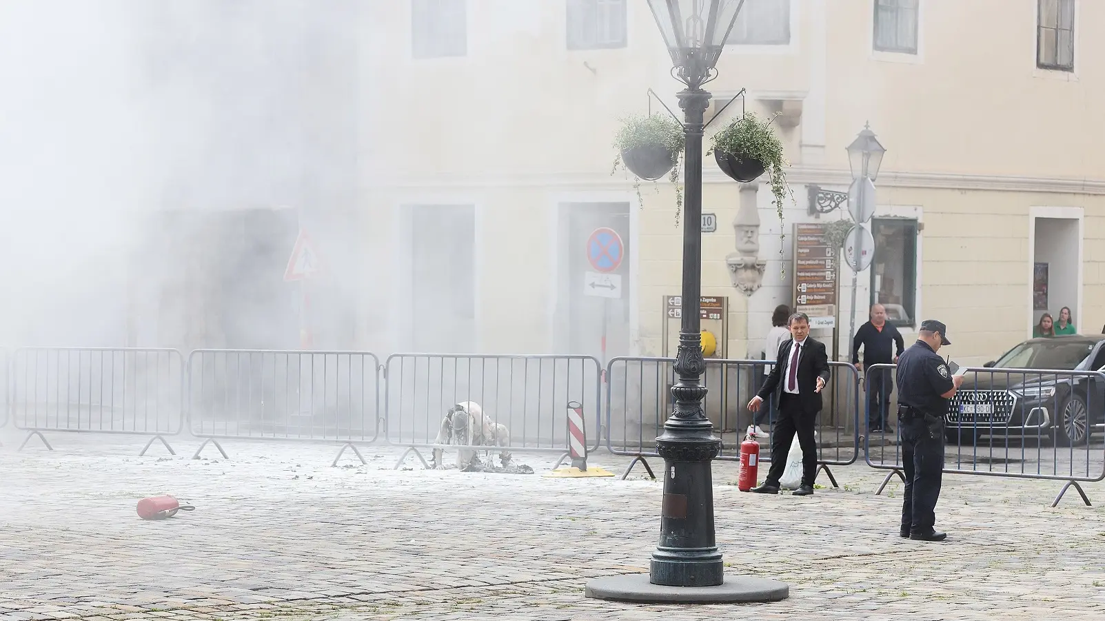 muškarac se zapalio u zagrebu ispred zgrade vlade hrvatske, 11 jun 2024 - foto Patrik Macek PIXSELL-6668ba605f34e.webp