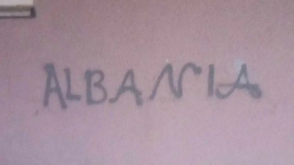 natpis albanija na zgradi doma kulture u sušici, sušica - 17 jun 2024 - TANJUG Kancelarija za Kosovo i Metohiju (1)-66702800f0814.webp