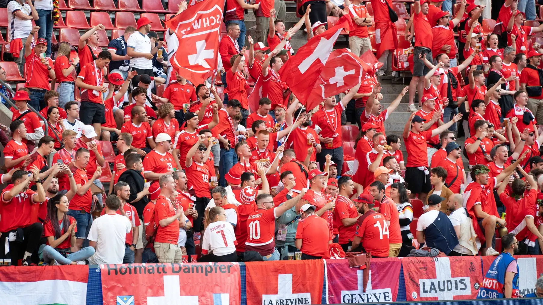 navijači švajcarske, fudbalska reprezentacija švajcarske, švajcarska - 19 jun 2024 - profimedia-667da6fbcdede.webp