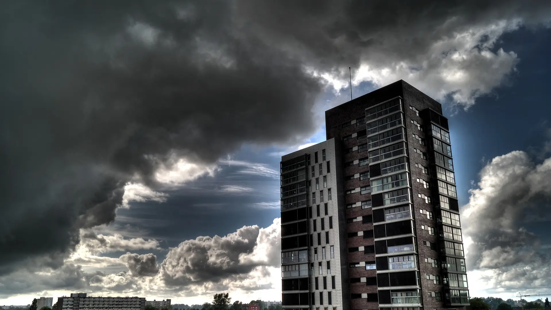 nevreme, oblačno, grad, zgrada, kiša pixabay oblak oblaci-666ac695be59b.webp