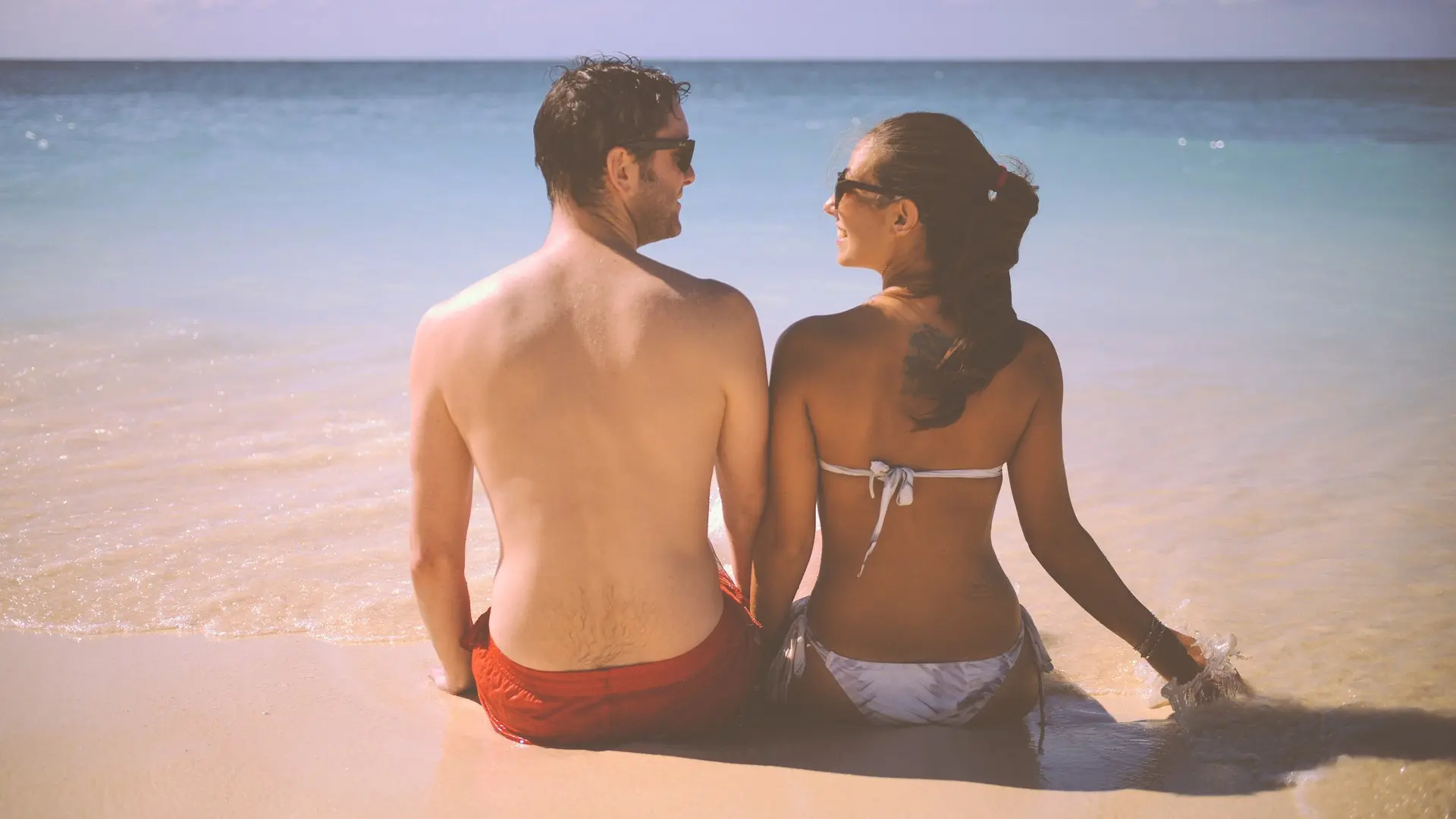 plaža, more, ljubav, zaljubljenost, ljubavni par, pixabay-666e9acff0137.webp