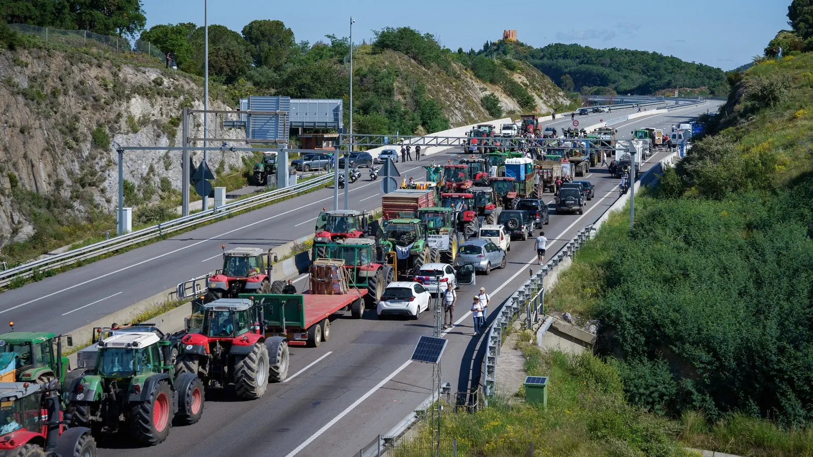 protest španskih poljoprivrednika kraj granice sa francuskom, 3 jun 2024 - profimedia (1)-665deb4c09ceb.webp